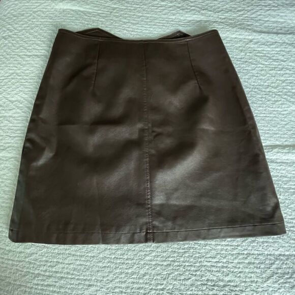 Brown Vegan leather A-line mini skirt with front zipper Size small - Picture 4 of 8